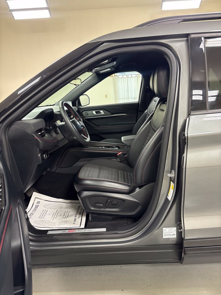 Used 2025 Ford Explorer ST-Line AWD/4WD image 12