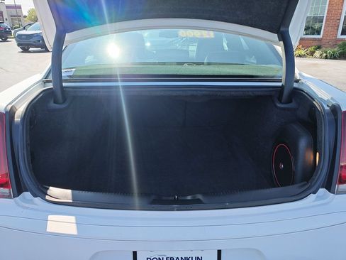 Used 2018 Chrysler 300 S w/ 300S Premium Group RWD image 9