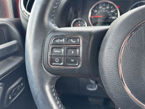 Used 2015 Jeep Wrangler Unlimited Rubicon w/ Connectivity Group AWD/4WD image 21