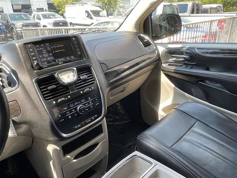 Used 2015 Chrysler Town & Country Touring-L w/ Driver Convenience Group FWD image 98