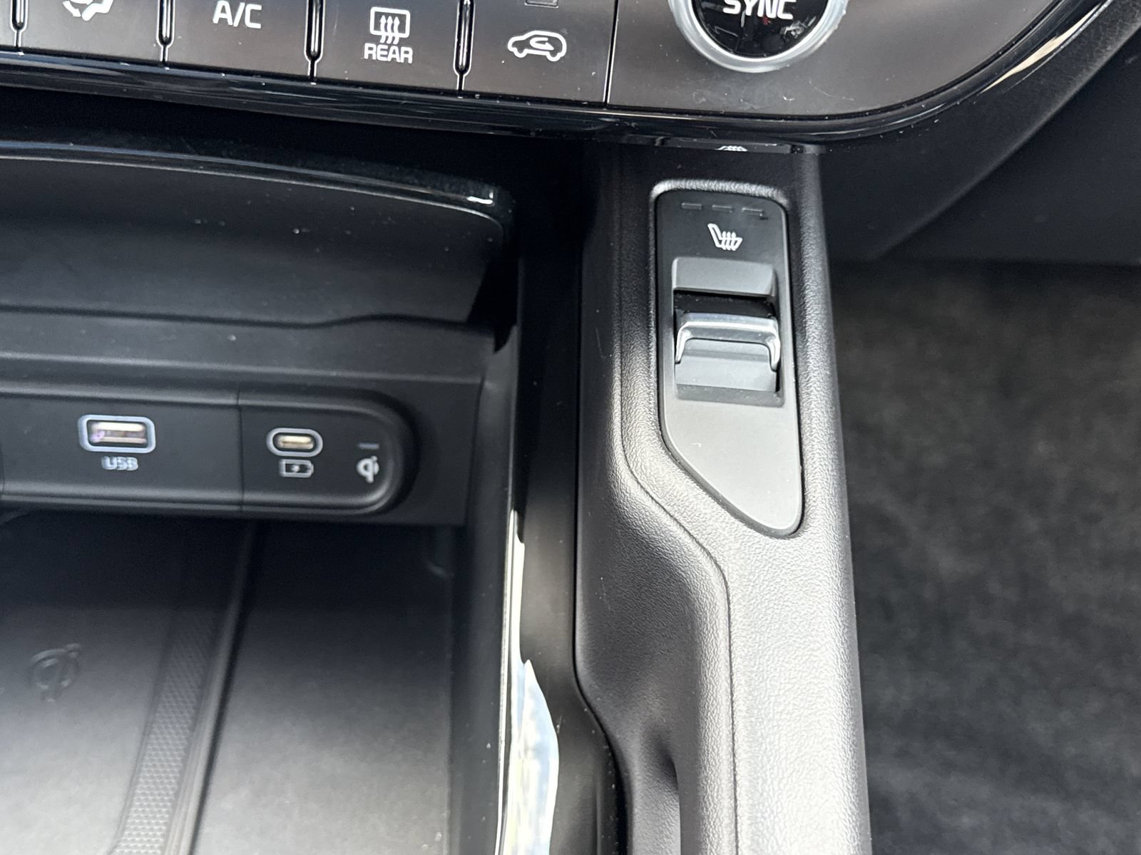 Used 2024 Kia Telluride S w/ S Sunroof Package FWD image 30