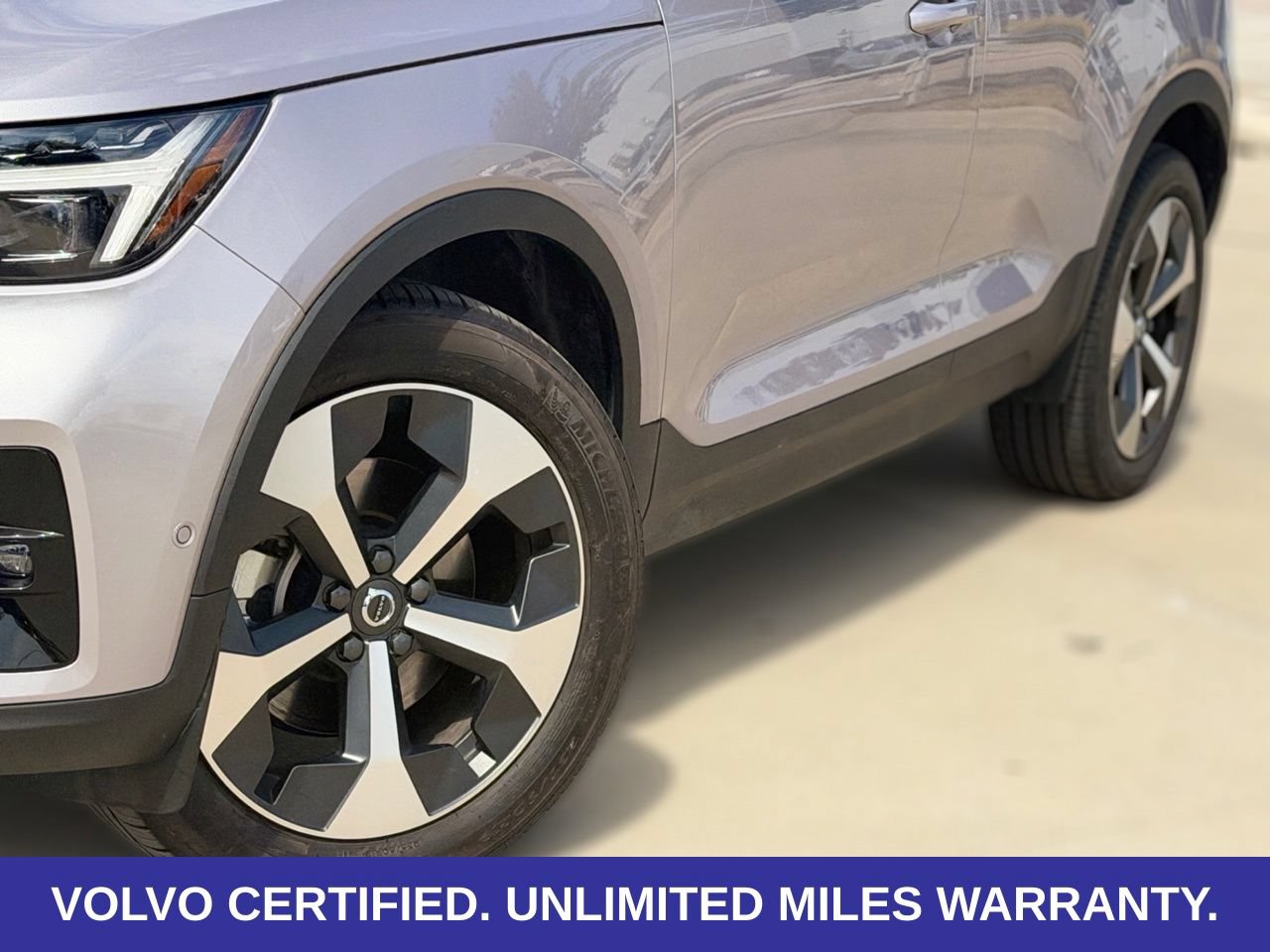 Certified 2026 Volvo XC40 B5 Plus AWD/4WD image 9
