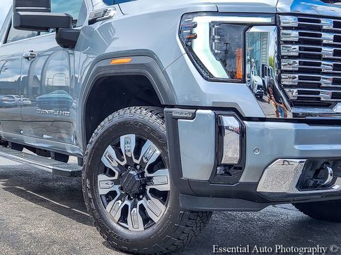 Used 2025 GMC Sierra 2500 Denali w/ Denali Reserve Package AWD/4WD image 3