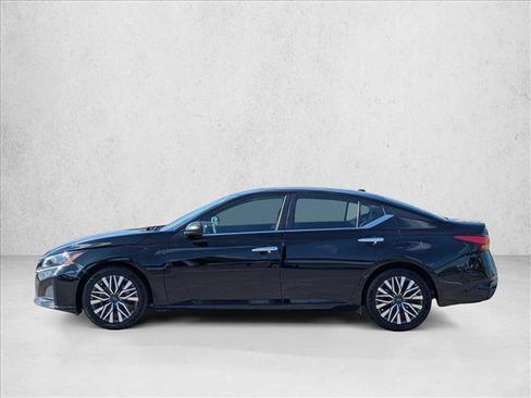Used 2024 Nissan Altima 2.5 SV FWD image 9