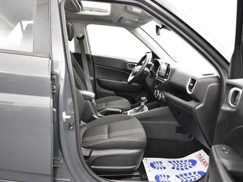 Used 2025 Hyundai Venue SEL image 17