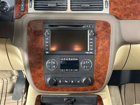 Used 2010 Chevrolet Tahoe LTZ image 41