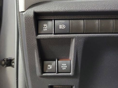 Used 2025 Toyota Sienna XLE FWD image 24