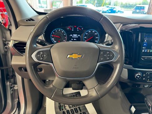 Used 2021 Chevrolet Traverse LT image 18