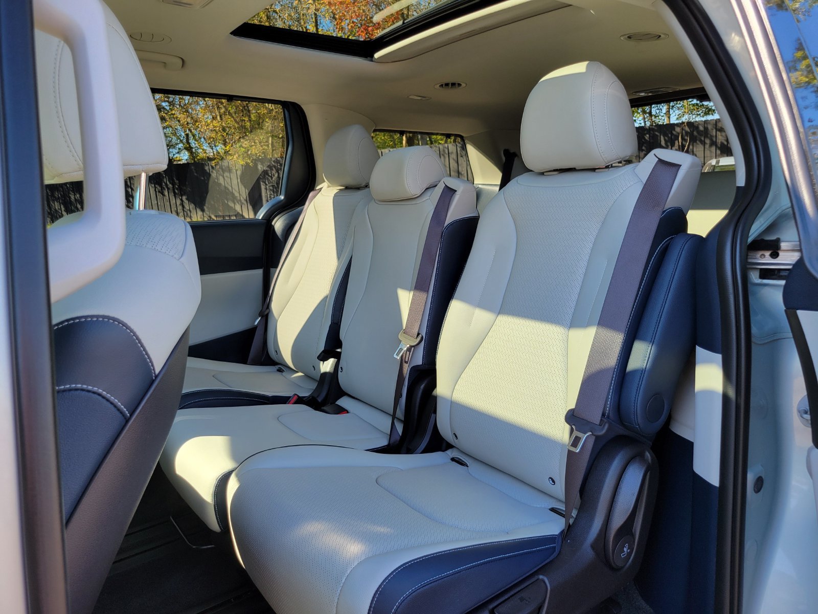 Certified 2025 Kia Carnival SX Prestige FWD image 26