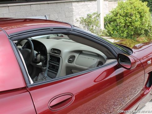 Used 2003 Chevrolet Corvette 50th Anniversary Edition w/ Preferred Equipment Group image 27