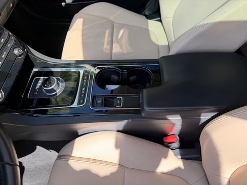 Used 2017 Jaguar XE RWD image 14