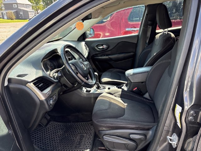 Used 2015 Jeep Cherokee Latitude w/ Cold Weather Group AWD/4WD image 7