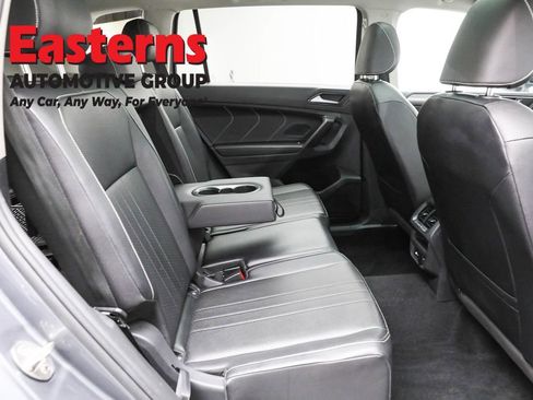 Used 2022 Volkswagen Tiguan SE w/ Panoramic Sunroof Package image 24