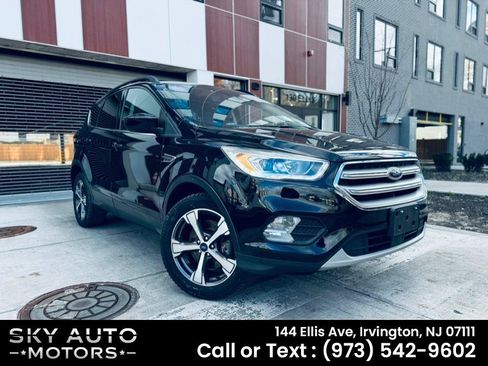 Used 2018 Ford Escape SEL w/ Ford Safe & Smart Package AWD/4WD image 3
