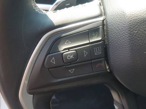 Used 2023 Jeep Grand Cherokee Laredo w/ Luxury Tech Group I AWD/4WD image 9