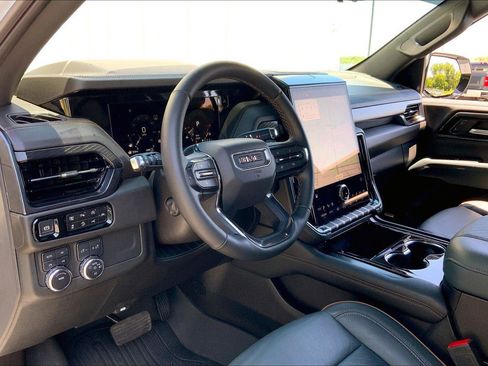 Used 2025 GMC Yukon XL AT4 w/ AT4 Premium Package AWD/4WD image 13