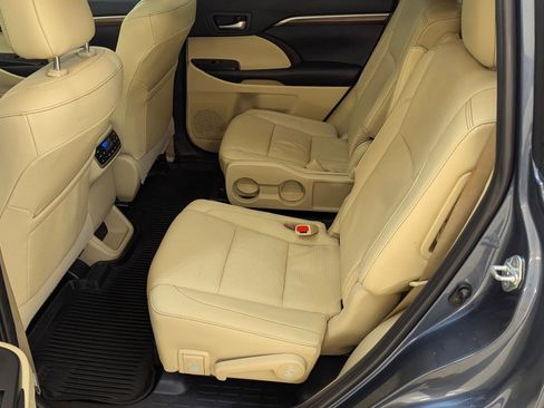 Used 2019 Toyota Highlander Limited image 14