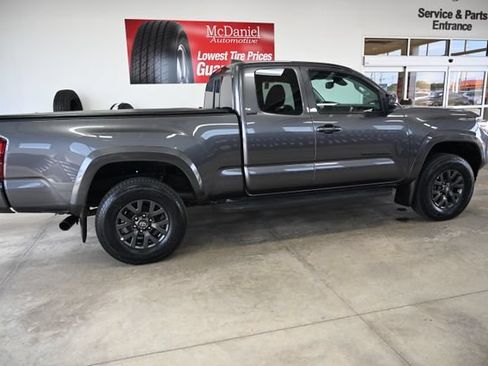 Used 2022 Toyota Tacoma SR5 AWD/4WD image 5