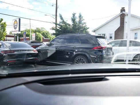 Used 2018 Mercedes-Benz E 300 4MATIC image 18