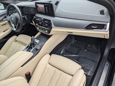 Used 2023 BMW 530i xDrive w/ Premium Package image 29