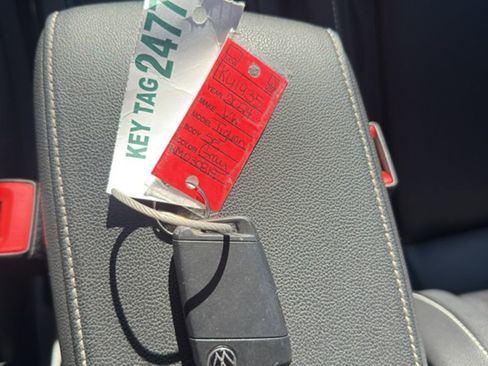 Used 2024 Volkswagen Tiguan SE image 40