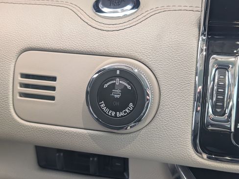 Used 2020 Lincoln Navigator Reserve w/ Equipment Group 208A Reserve image 31