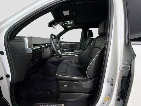 Used 2025 Cadillac Escalade ESV Premium Luxury AWD/4WD image 22