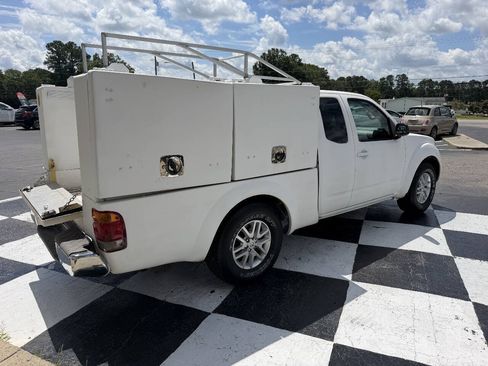 Used 2018 Nissan Frontier SV RWD image 6