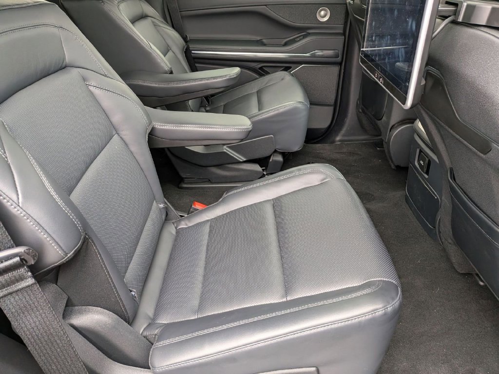 New 2025 Lincoln Navigator Reserve w/ Jet Appearance Package AWD/4WD image 29