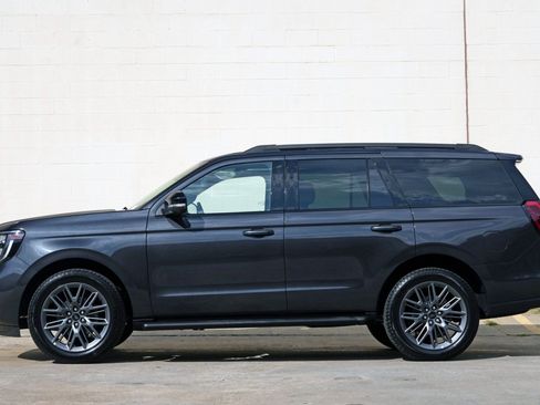 Used 2026 Ford Expedition Platinum w/ Stealth Appearance Package AWD/4WD image 9