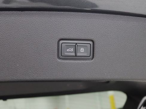 Used 2022 Audi SQ8 Prestige AWD/4WD image 43