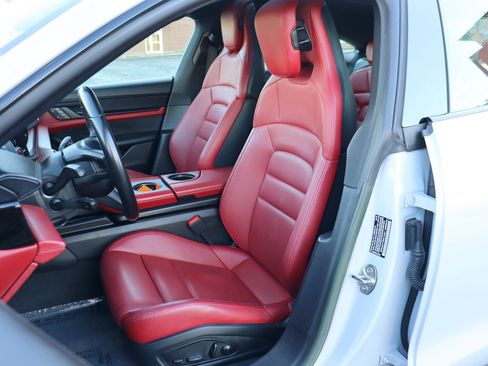 Used 2023 Porsche Taycan image 12