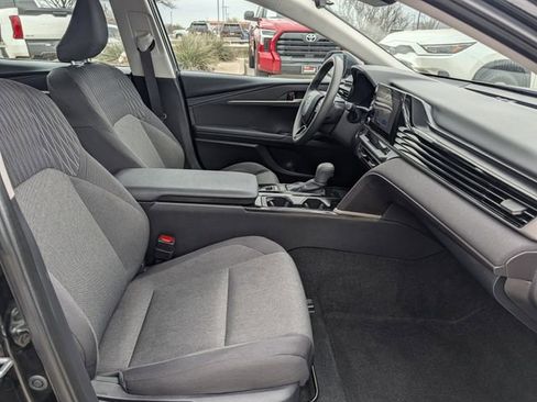 Used 2025 Toyota Camry LE image 30