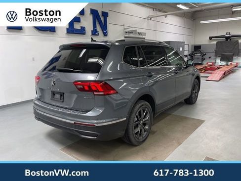 Used 2022 Volkswagen Tiguan SE w/ Panoramic Sunroof Package image 4