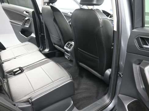 Used 2021 Volkswagen Tiguan SE image 26
