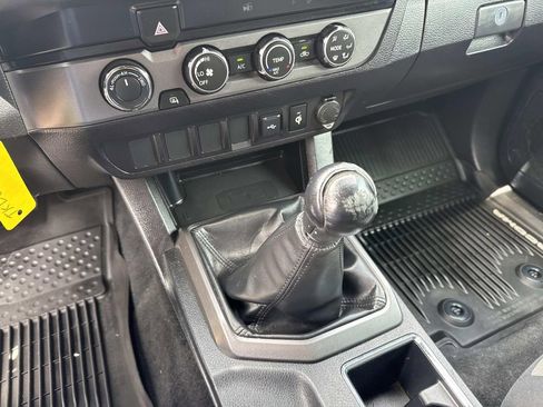 Used 2020 Toyota Tacoma TRD Sport AWD/4WD image 30
