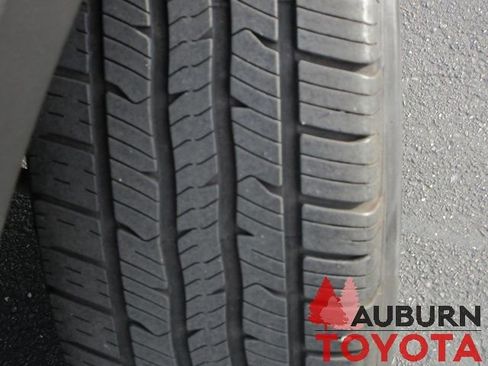 Used 2018 Toyota RAV4 LE image 5