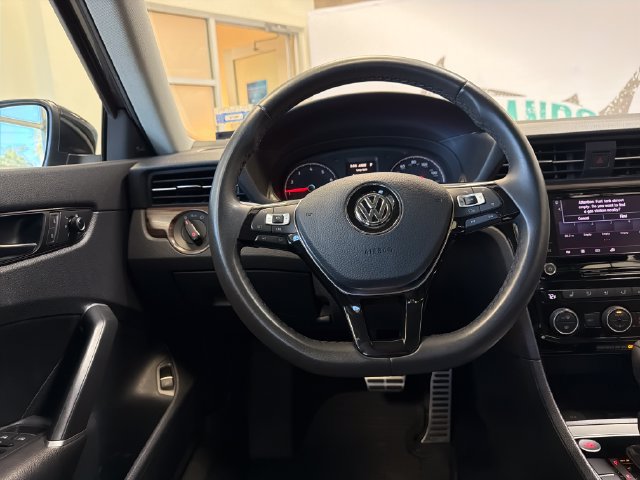 Used 2022 Volkswagen Passat 2.0T FWD image 15