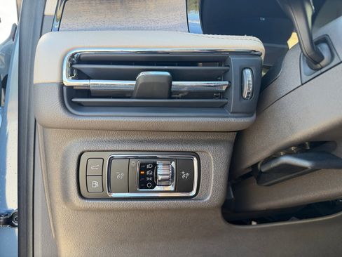 Used 2024 Lincoln Corsair Grand Touring image 36