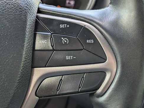Used 2020 Jeep Grand Cherokee Altitude AWD/4WD image 25