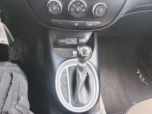 Used 2016 Kia Soul + image 21