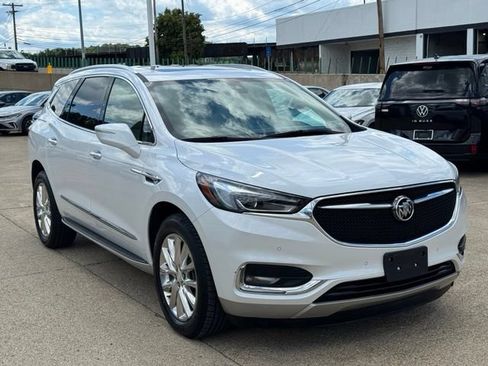 Used 2018 Buick Enclave Premium w/ LPO, Luxury Package AWD/4WD image 7