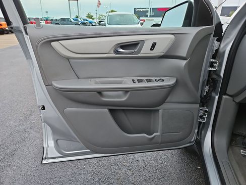 Used 2015 Chevrolet Traverse LS image 18