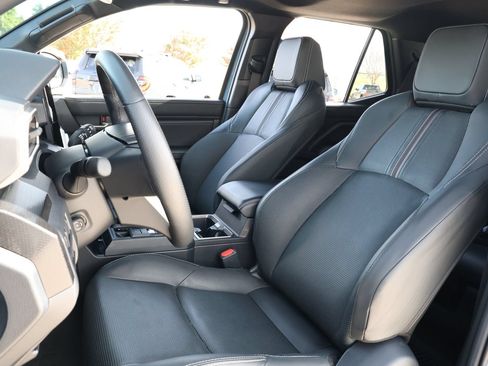 Used 2025 Toyota 4Runner Limited AWD/4WD image 31