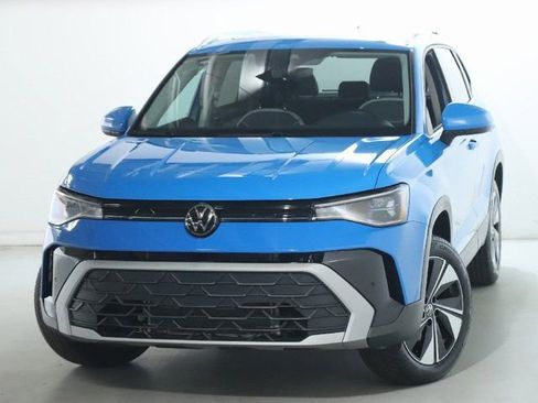 Used 2025 Volkswagen Taos SE image 3