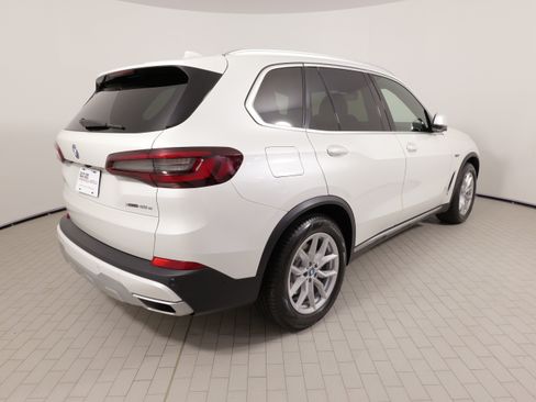 Used 2022 BMW X5 xDrive45e w/ Parking Assistance Package AWD/4WD image 13