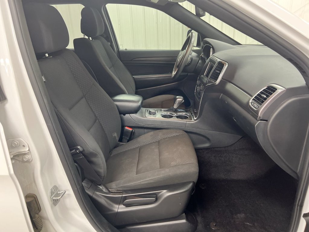Used 2018 Jeep Grand Cherokee Laredo AWD/4WD image 21