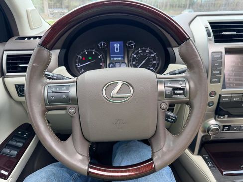 Used 2016 Lexus GX 460 w/ Premium Package image 14