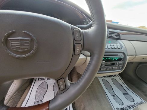 Used 2004 Cadillac De Ville DHS w/ Equipment Group image 17