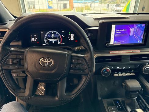 Used 2025 Toyota Tacoma SR5 AWD/4WD image 22